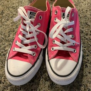 Women’s converse size 7